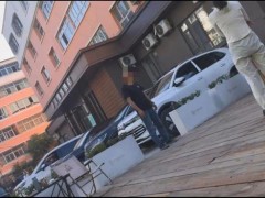 重庆游客伊犁睡车里被收150元,游客懵了 离谱收费引发争议