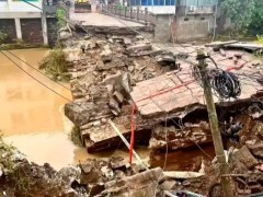 河南郏县近500年历史古桥局部垮塌 暴雨引发坍塌