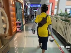 爸爸带14岁厌学儿子三伏天送外卖 这是教育捷径还是揠苗助长？