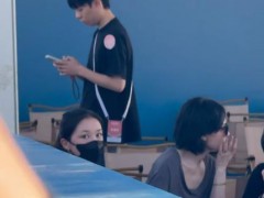 王菲现身阿那亚 母女同框引热议