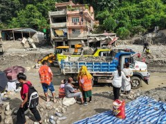 尼泊尔泥石流已致1010人死亡 数千人失联待救援