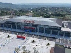 一车人买错票 游客建议车站改名 站名混淆引困扰